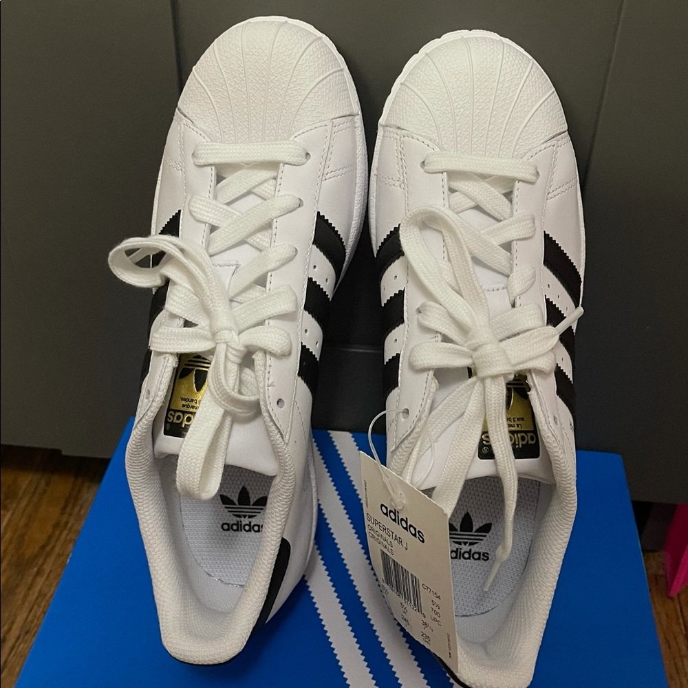 Superstar Shoes size 6W
